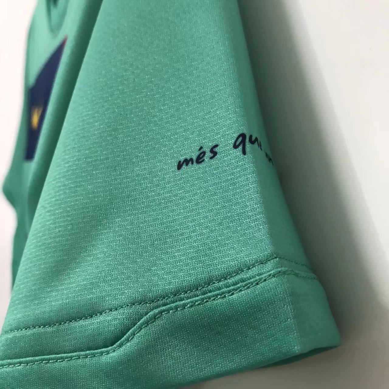 Barcelona Retro 2010/2011 Visitante