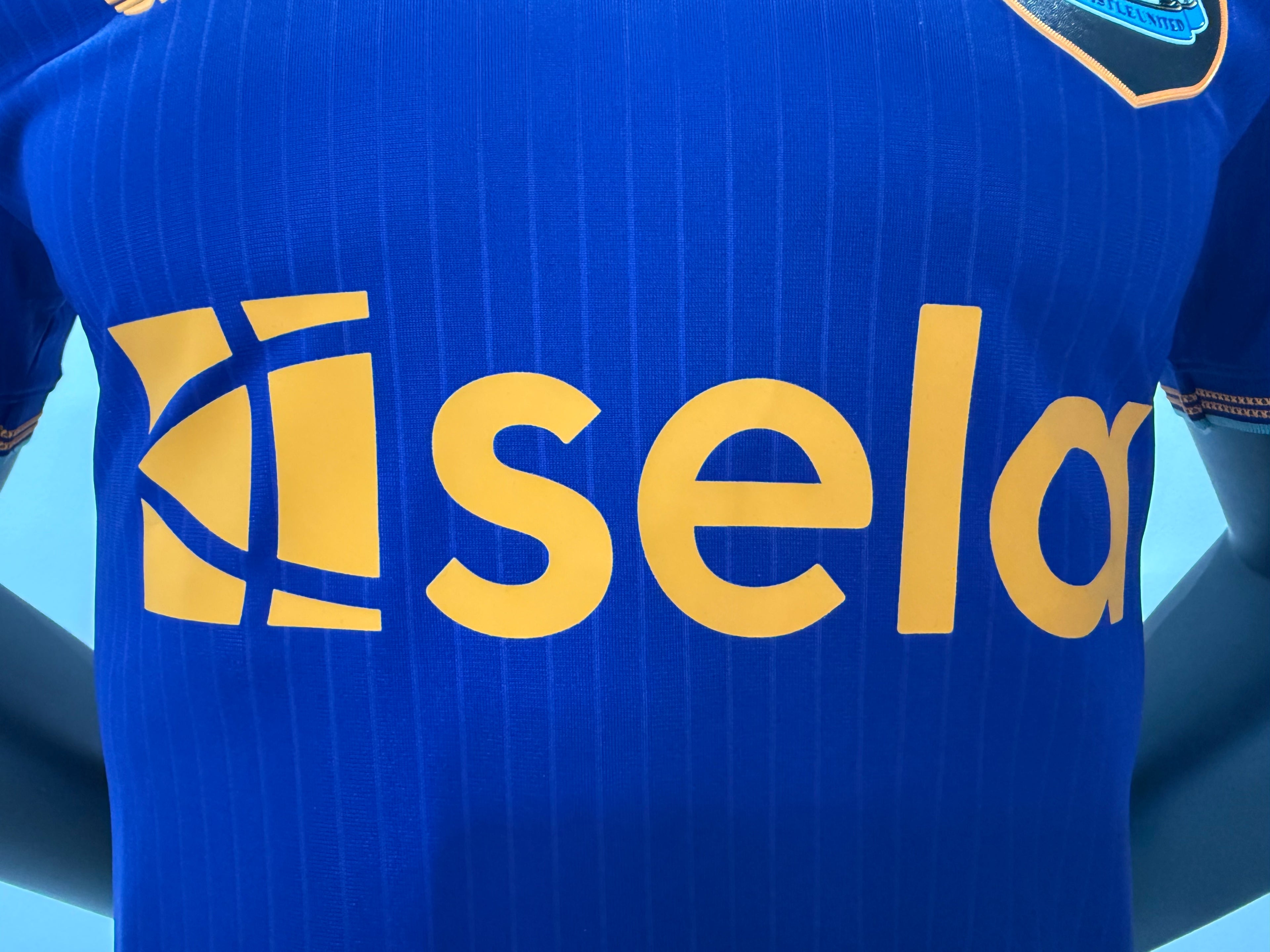 Newcastle United 2025/2026 Tercera Equipación