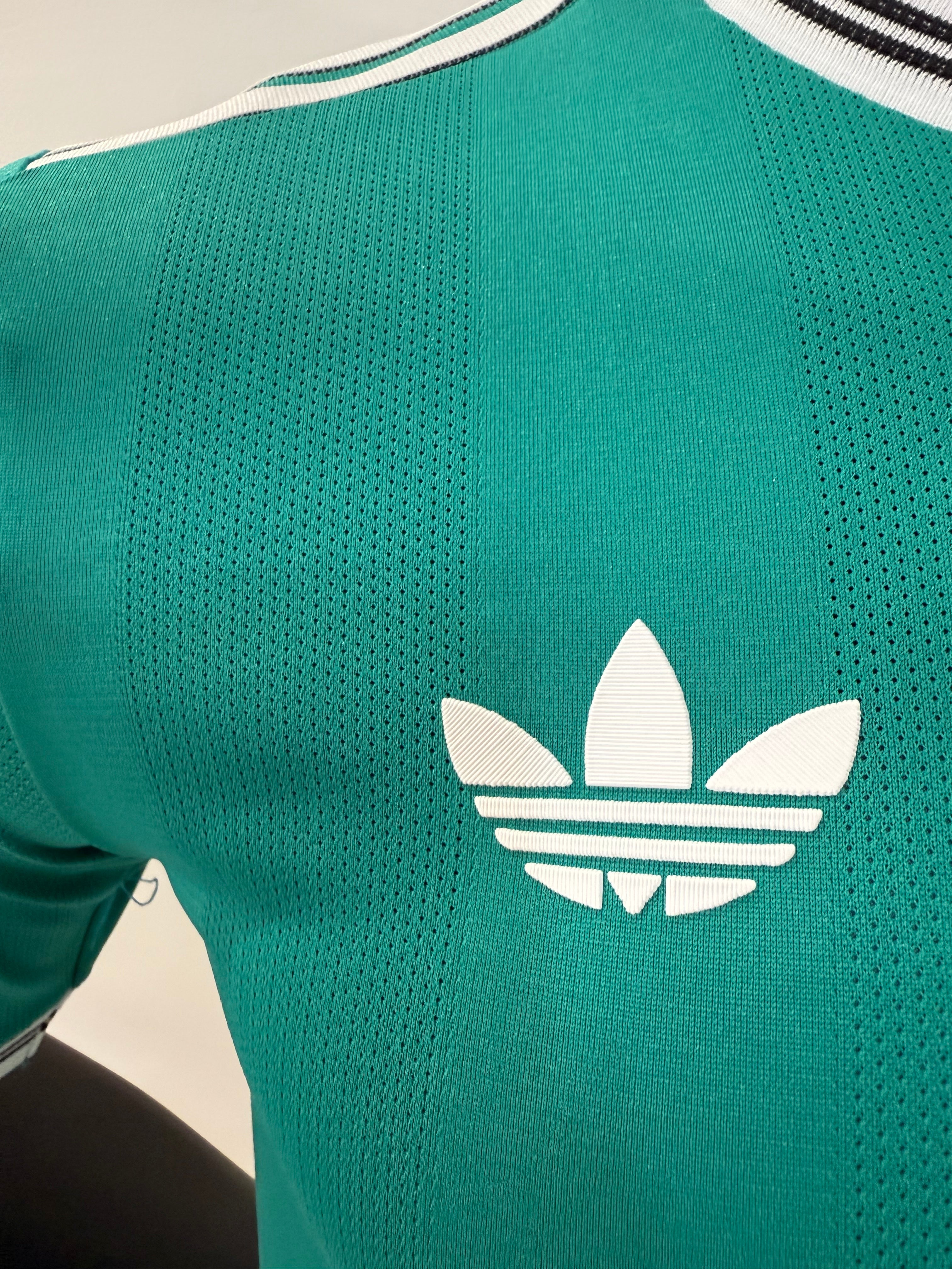 Liverpool 2025/2026 Tercera Equipación