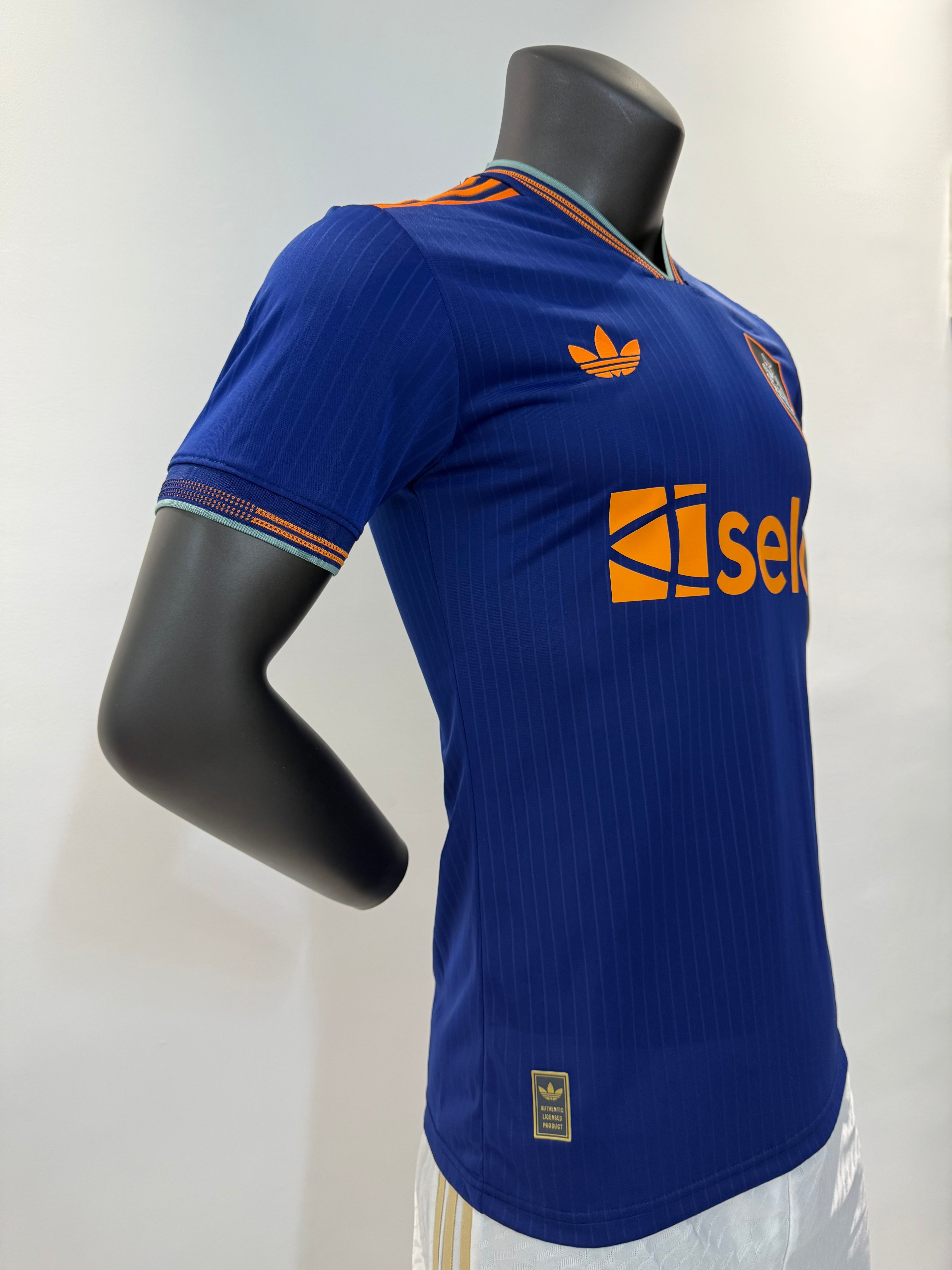 Newcastle United 2025/2026 Tercera Equipación