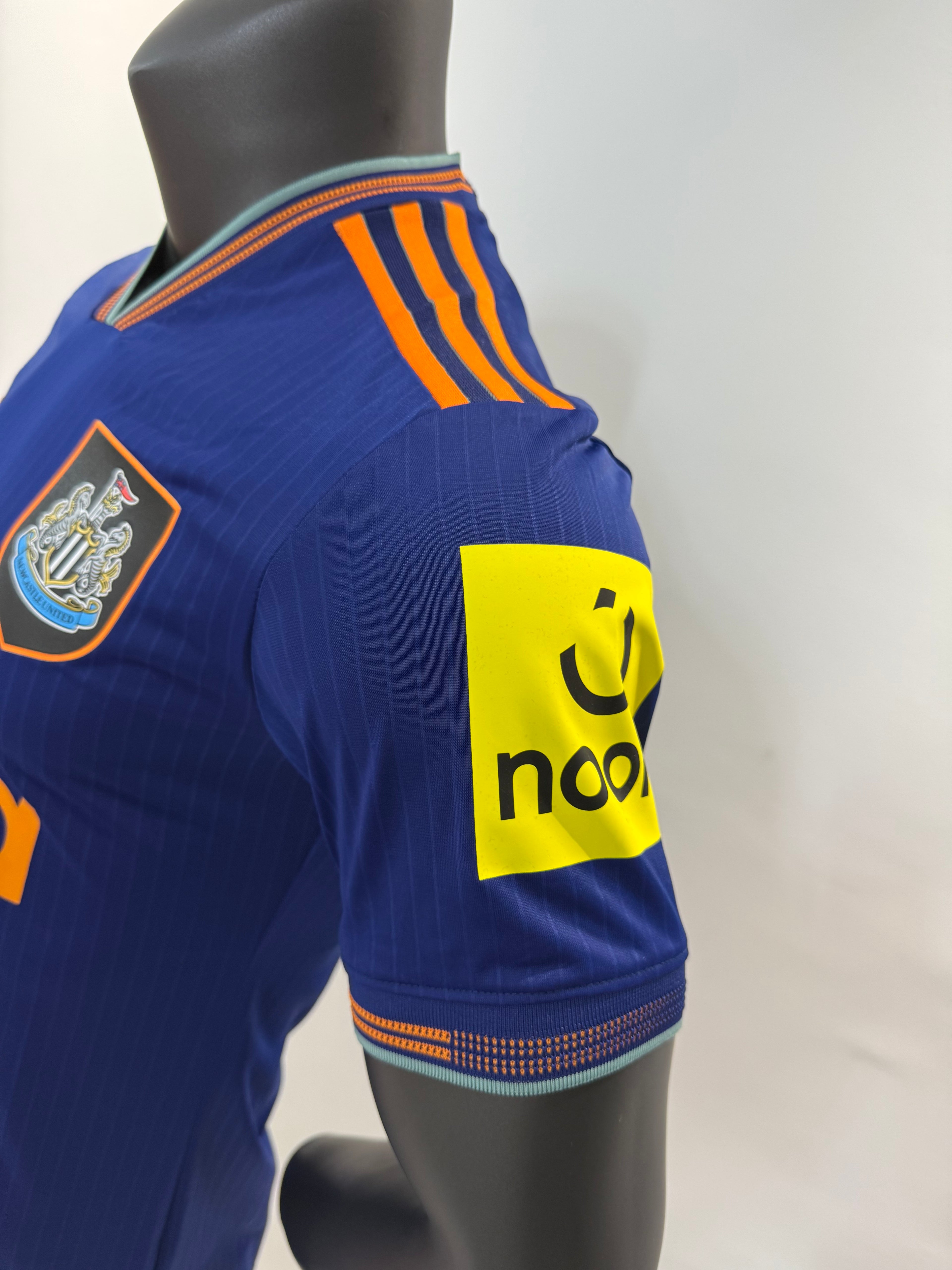 Newcastle United 2025/2026 Tercera Equipación