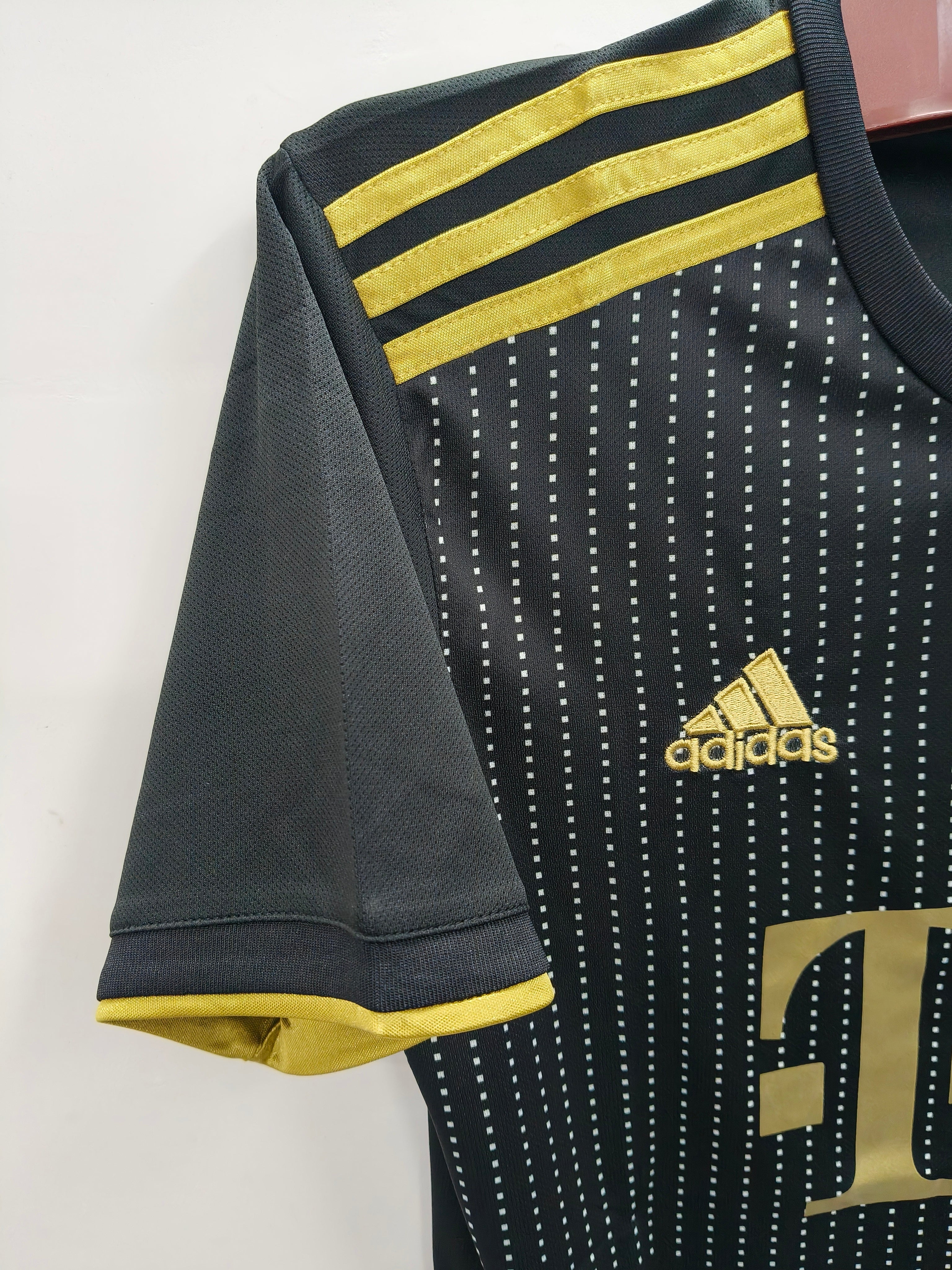 Bayern Múnich Retro 2021/2022 Visita