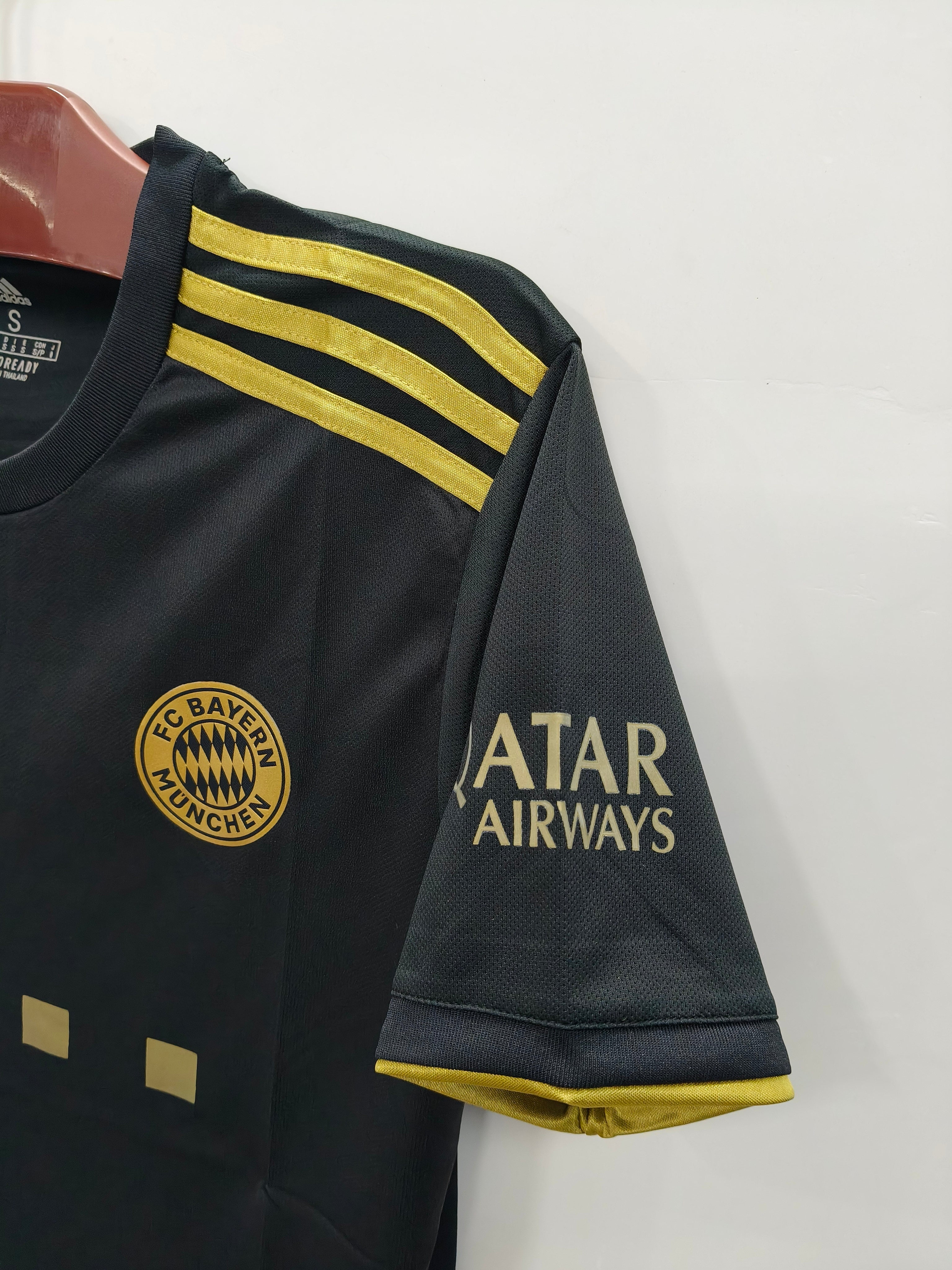 Bayern Múnich Retro 2021/2022 Visita