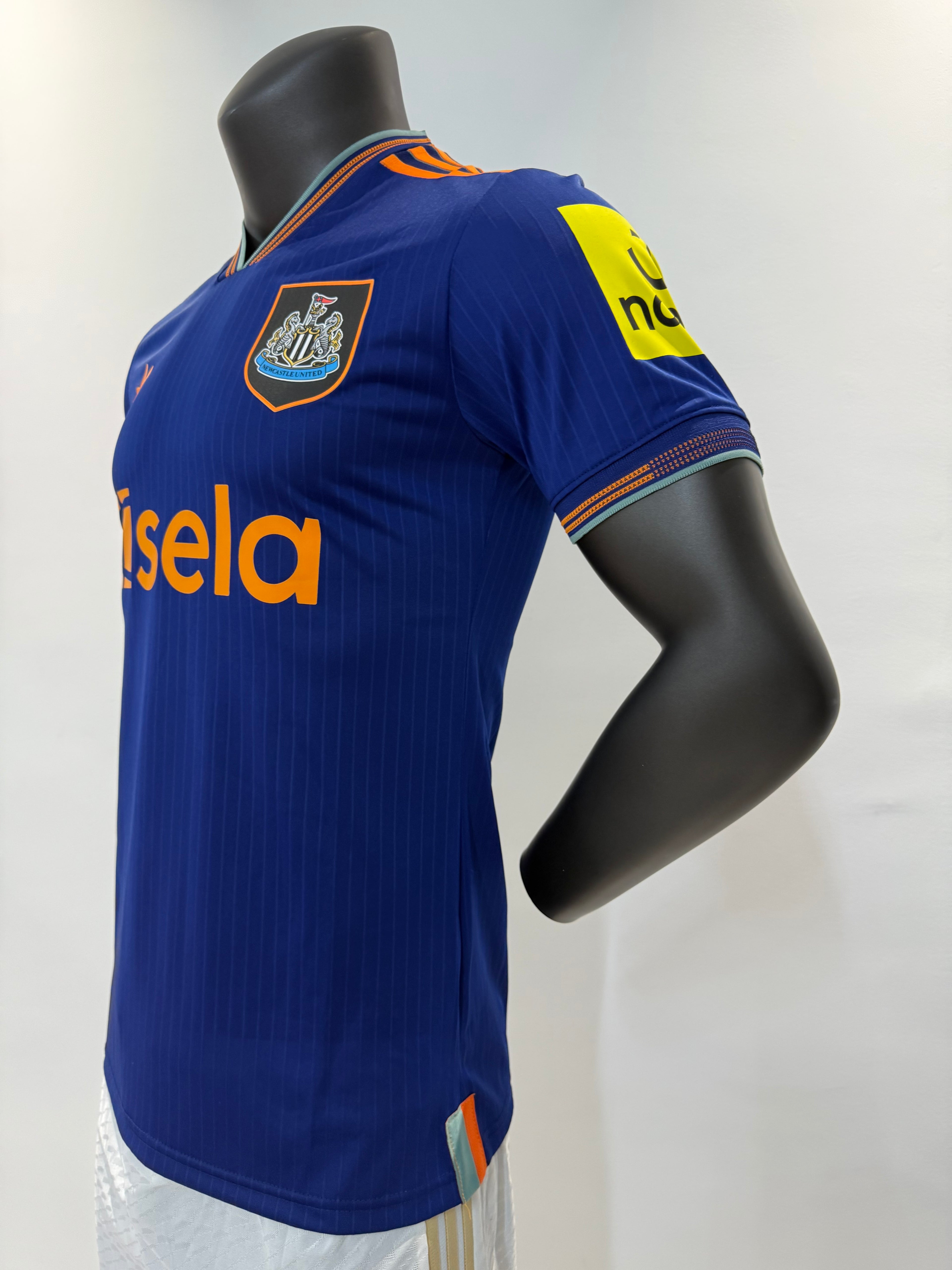 Newcastle United 2025/2026 Tercera Equipación