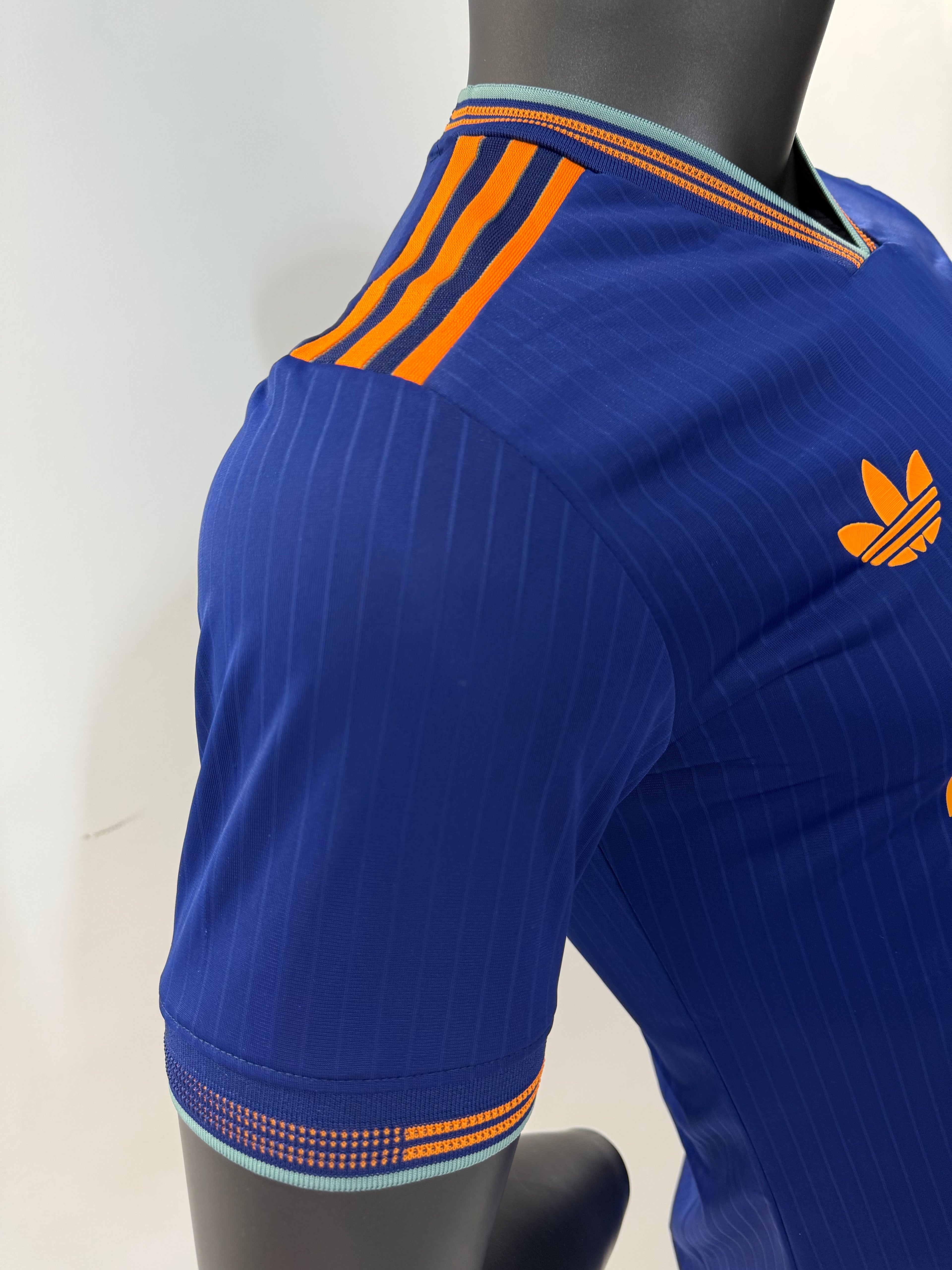 Newcastle United 2025/2026 Tercera Equipación